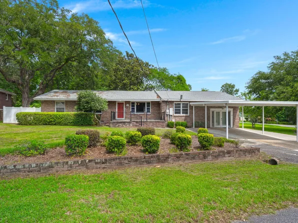 1022 Riverview Dr, Hanahan, SC 29410