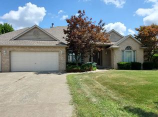 5 N Hampton Ct, Crete, IL 60417