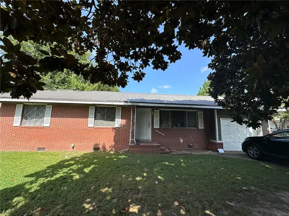708 Lawndale Dr, Springdale, AR 72764