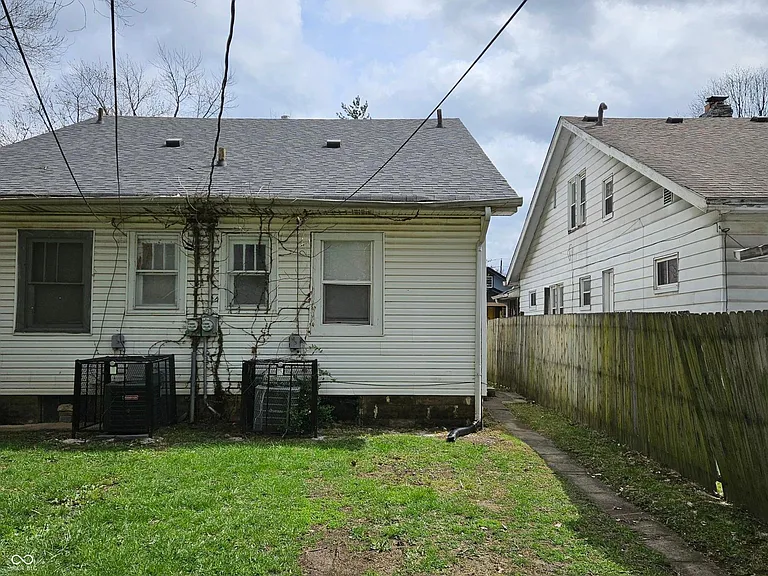 2020 Adams St — Photo 11