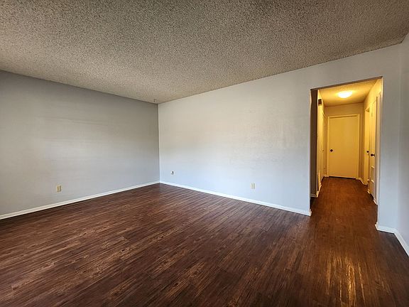 4th image of 319 Briarwood Dr