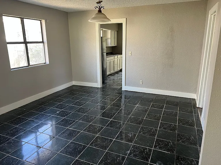 1704 S Hutchings Blvd — Photo 7