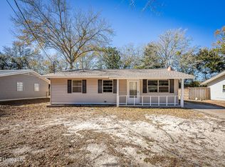 105 Hickory Dr, Ocean Springs, MS 39564