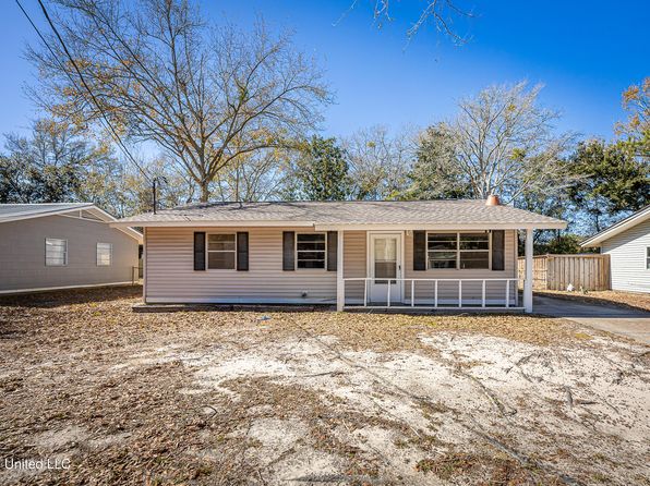 105 Hickory Dr