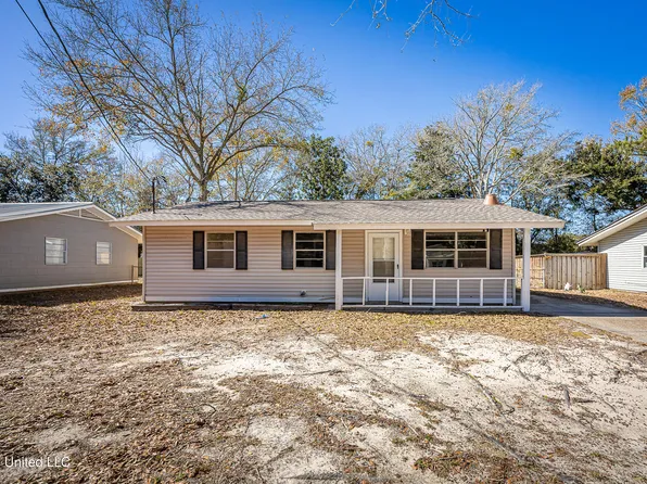 105 Hickory Dr, Ocean Springs, MS 39564