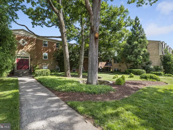 858 College Pkwy #20, Rockville, MD 20850