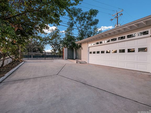 5th image of 211 WYANOKE DR
