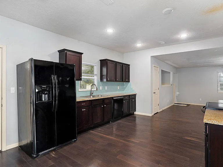 704 E Normal St — Photo 12
