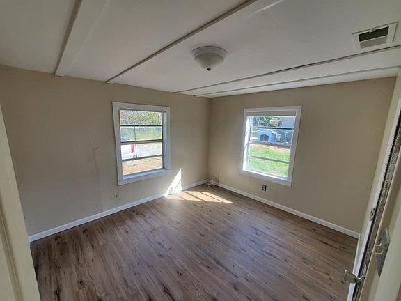 4th image of 215 Plumosa St