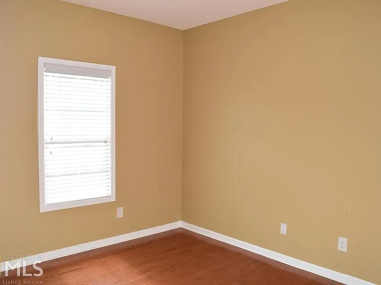 35 Bedford Park Dr — Photo 18