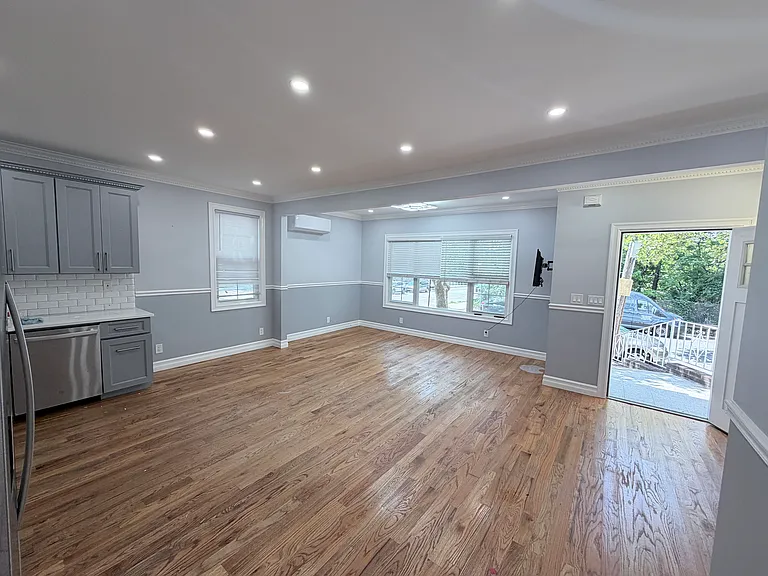 5051 Clearview Expy #1 — Photo 10
