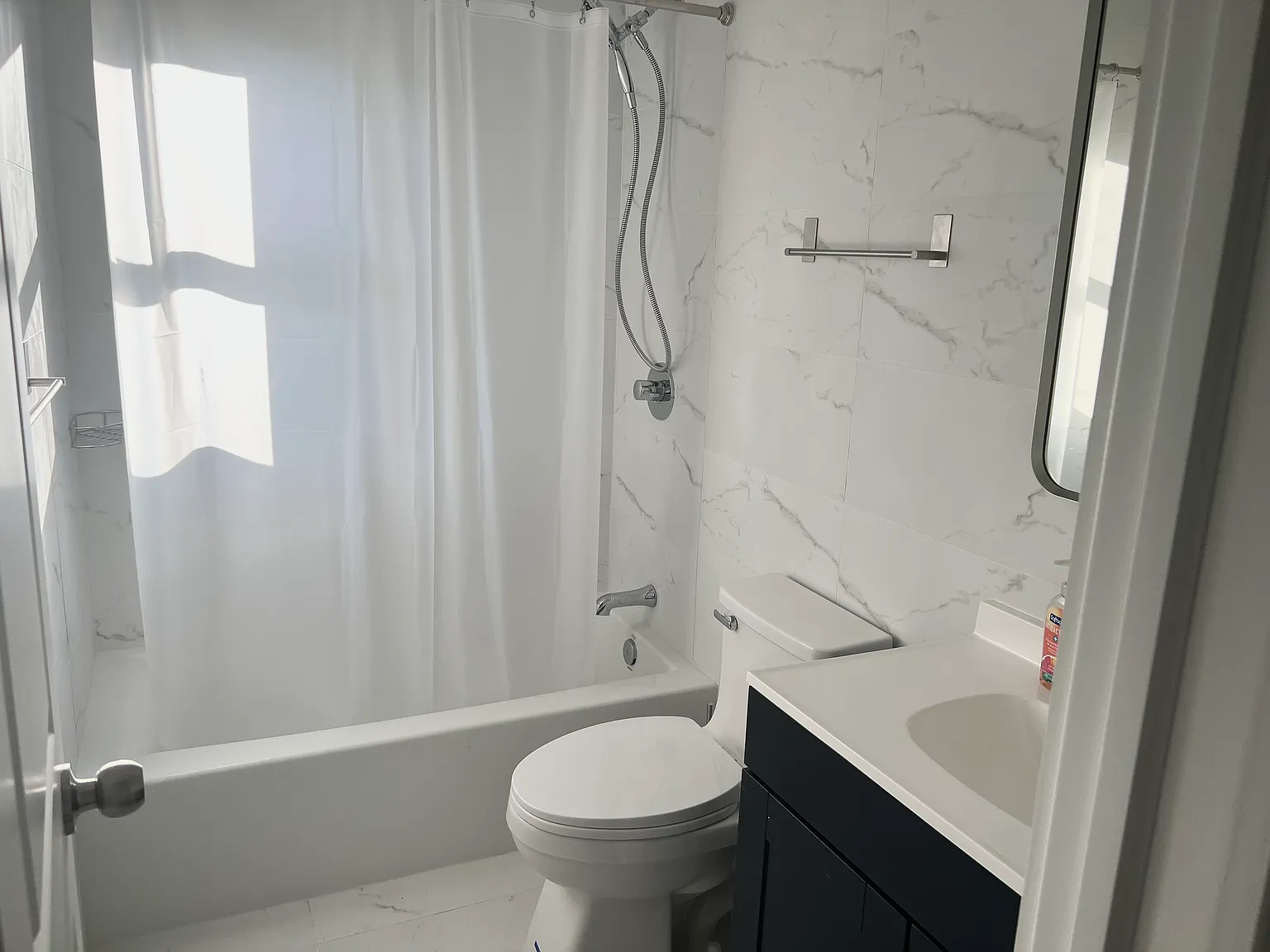 3 bed, 1400 sqft, $3,500 — Photo 2