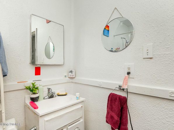 louisville-kentucky-2082374346 picture