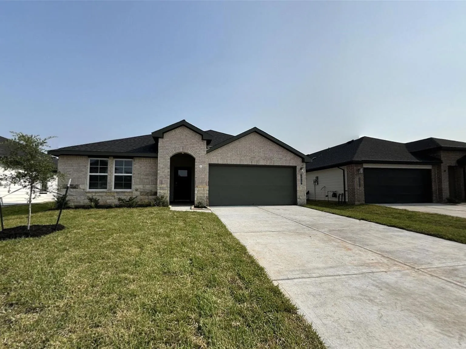 4 bed, 2.0 bath, 2031 sqft, $2,150 — Photo 1