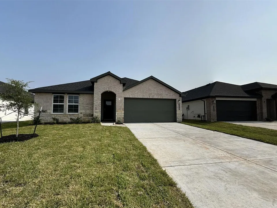 31727 Margaret Woods Ln