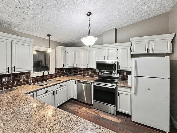 4th image of 6920 Viburnum Dr