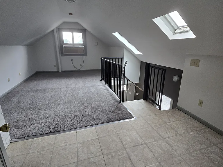 1309 E 10th St #2 — Photo 7