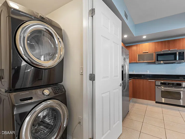 241 Riverside Dr #1710 — Photo 33
