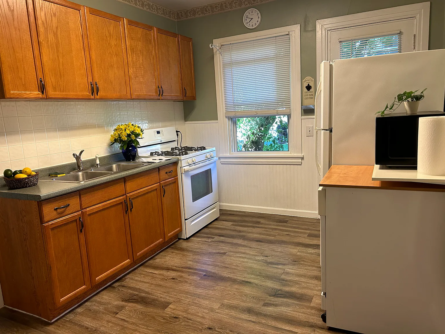 3 bed, 1.5 bath, 1400 sqft, $1,950 — Photo 4