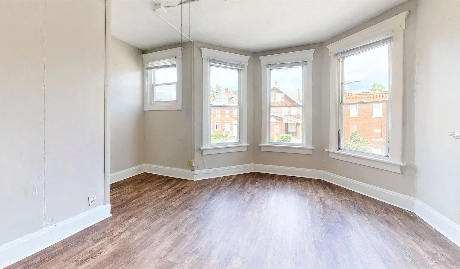 3 bed, 1.0 bath, $1,895 — Photo 4