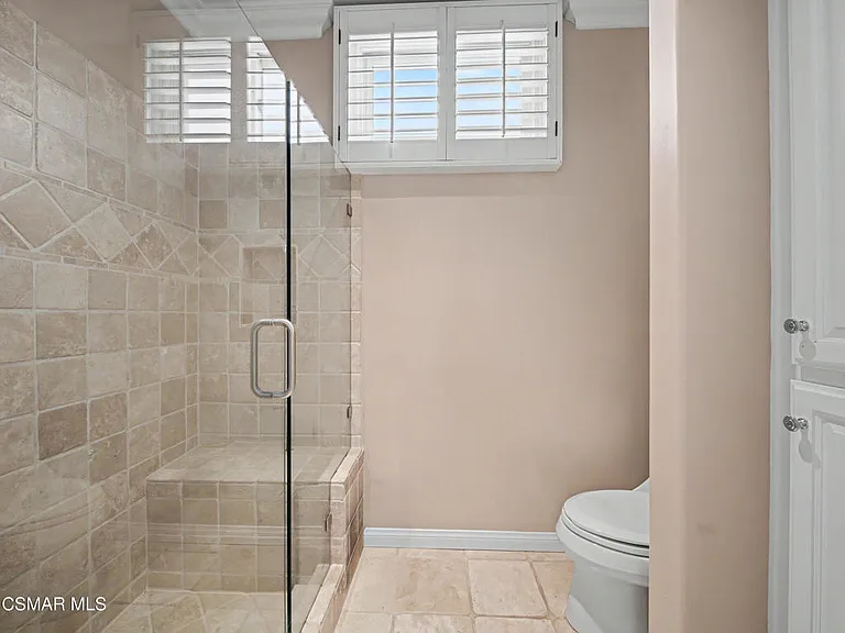520 Ravensbury St — Photo 35