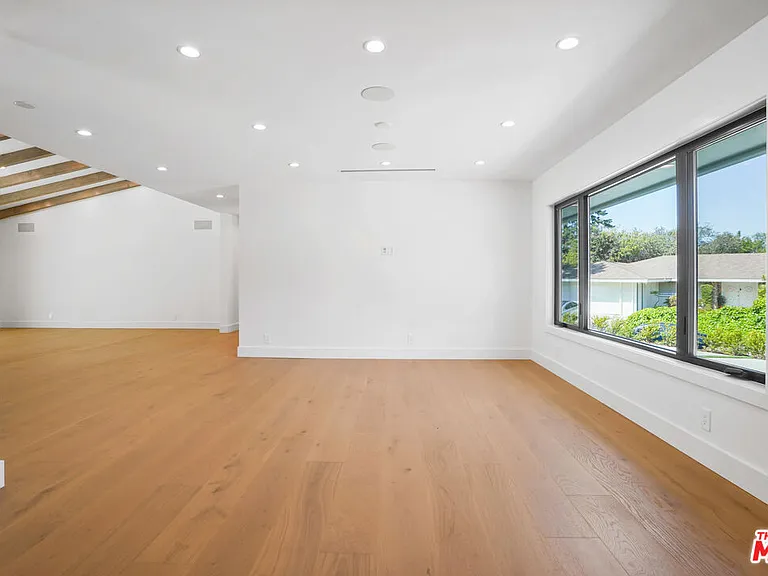 4097 Sapphire Dr — Photo 18