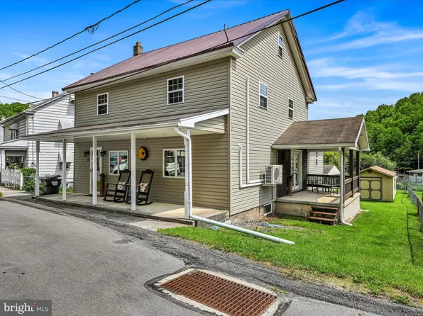 12 Stone Row St, Branchdale, PA 17923