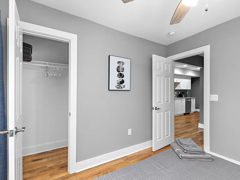 4043 Kenwood Ave #2 — Photo 7