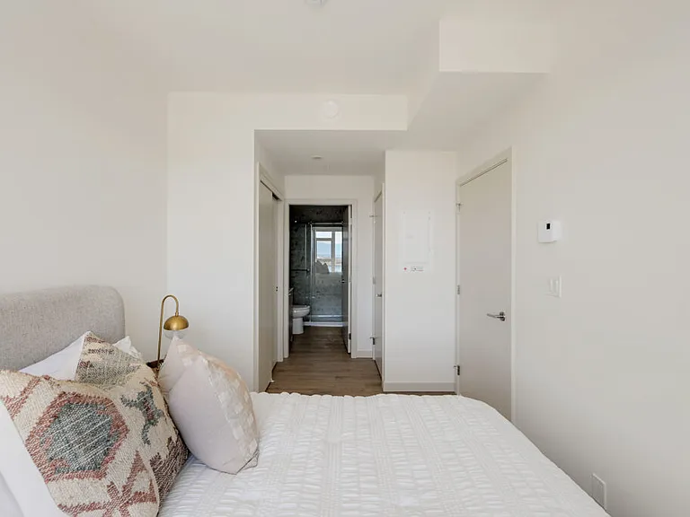 480 Esquimalt Rd — Photo 57