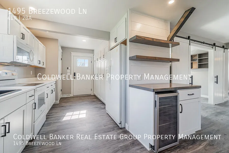 1495 Breezewood Lane, Neenah — Photo 3