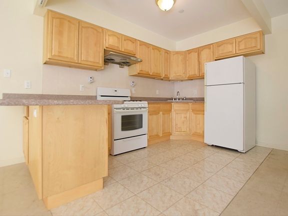 2nd image of 300 Broome St #3B