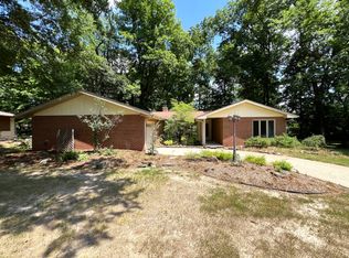 704 Orchard Dr, Olney, IL 62450