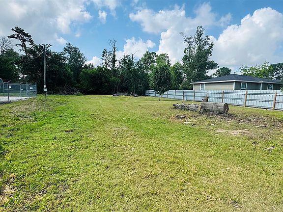 3rd image of 12806 Flagstaff Ln