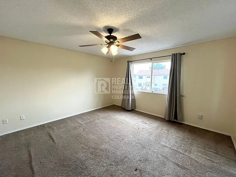 1067 Clogger Ln — Photo 11