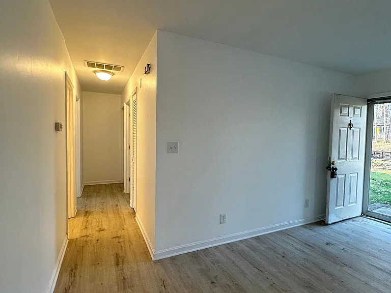 104 Durham Dr — Photo 10