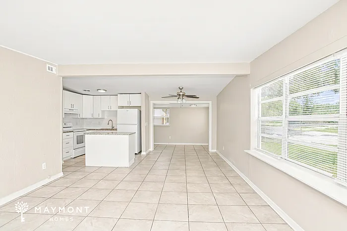 4 bed, 3.0 bath, 1465 sqft, $2,595 — Photo 4