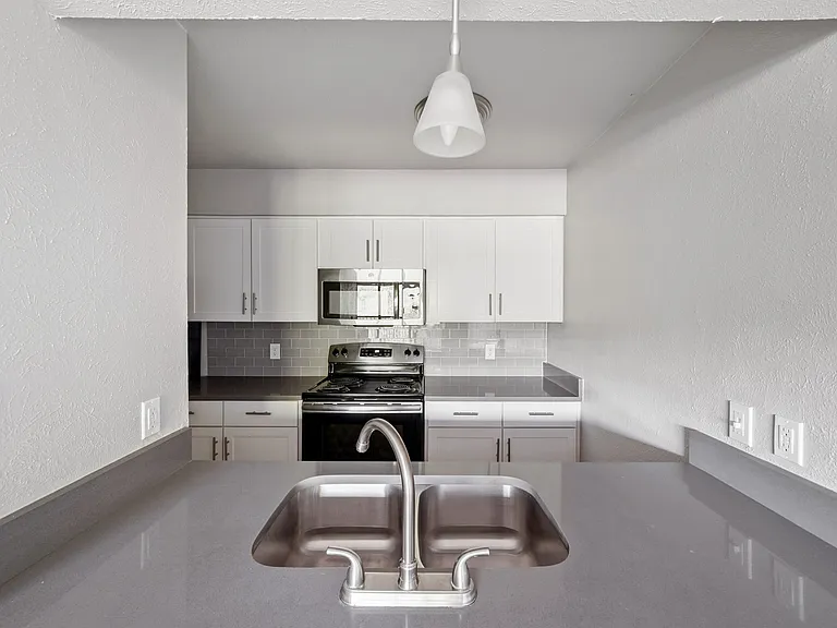 Avondale Parc @ Bellmar — Photo 7