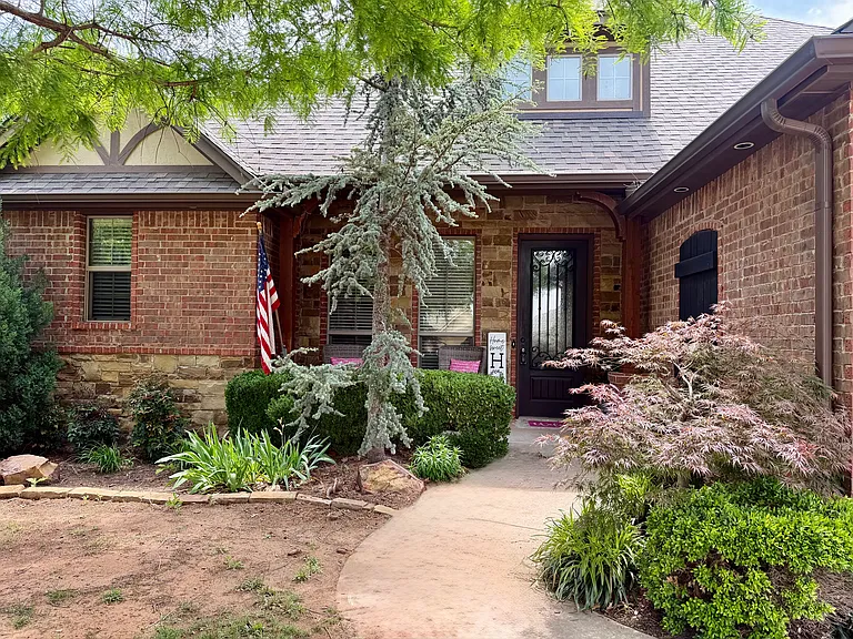 1308 Glenmere Ct — Photo 2