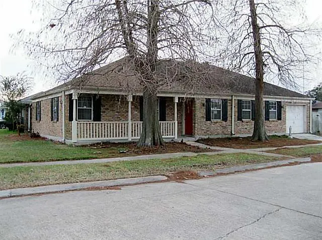 3297 Castle Dr