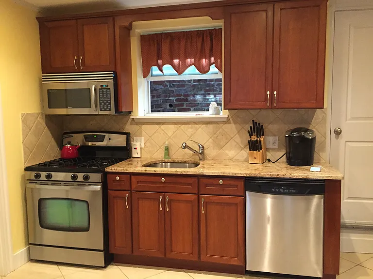 31 Russell St #1 — Photo 3