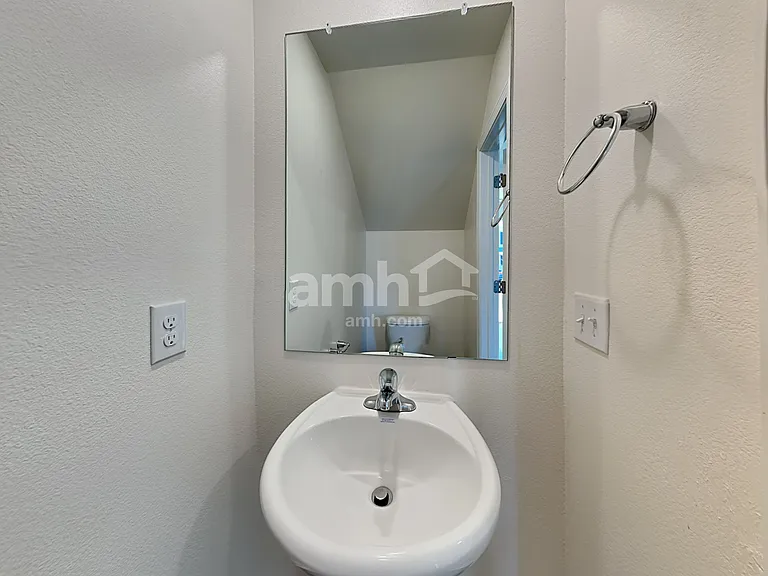 2054 Southlea Dr — Photo 8