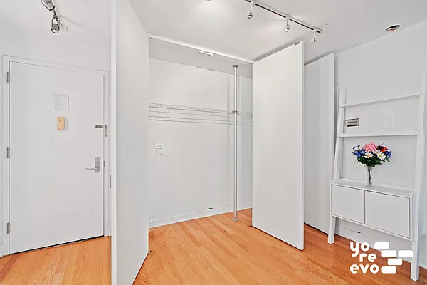 Sold by Yoreevo, LLC | media 10