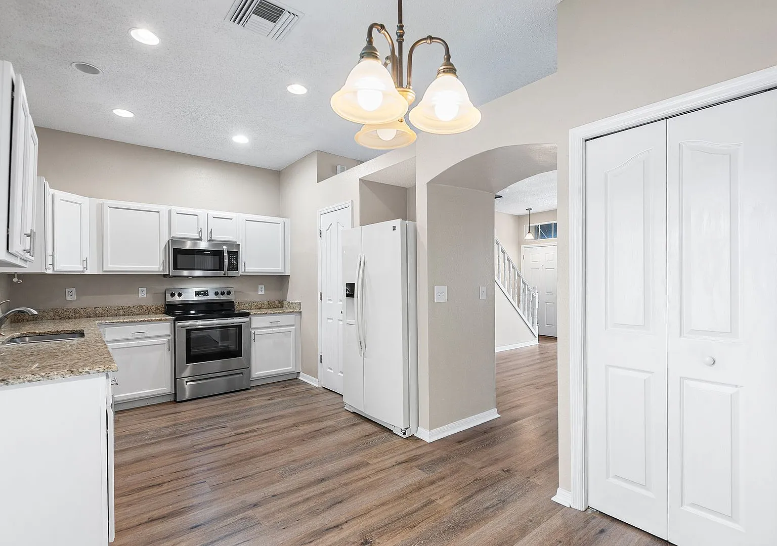 Tampa Townhome In Gated Community! — Photo 4