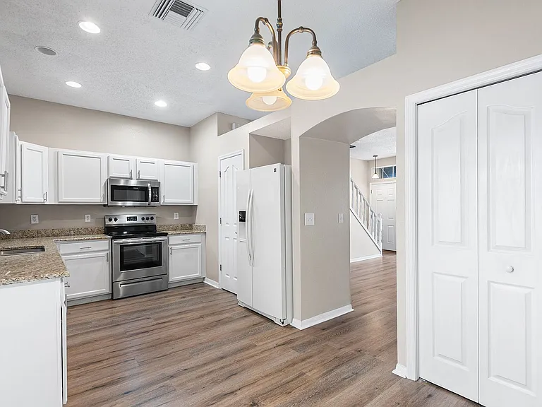 10114 Farmingdale Pl — Photo 4