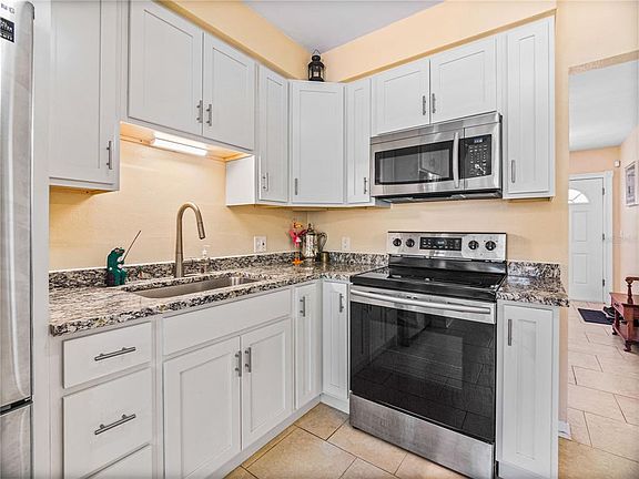 4th image of 661 53rd Ave S