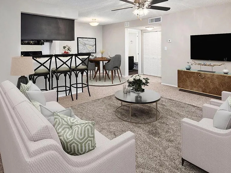 Harbour Pointe Apartment Homes — Photo 3