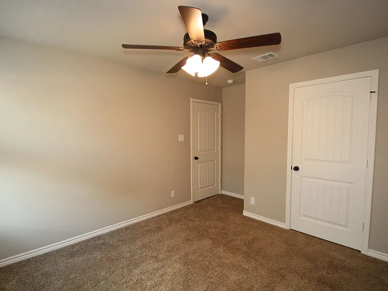 902 Clanton Cv — Photo 34
