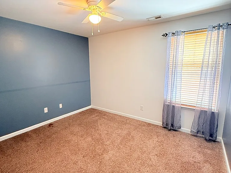 915 Oglethorpe Dr — Photo 12