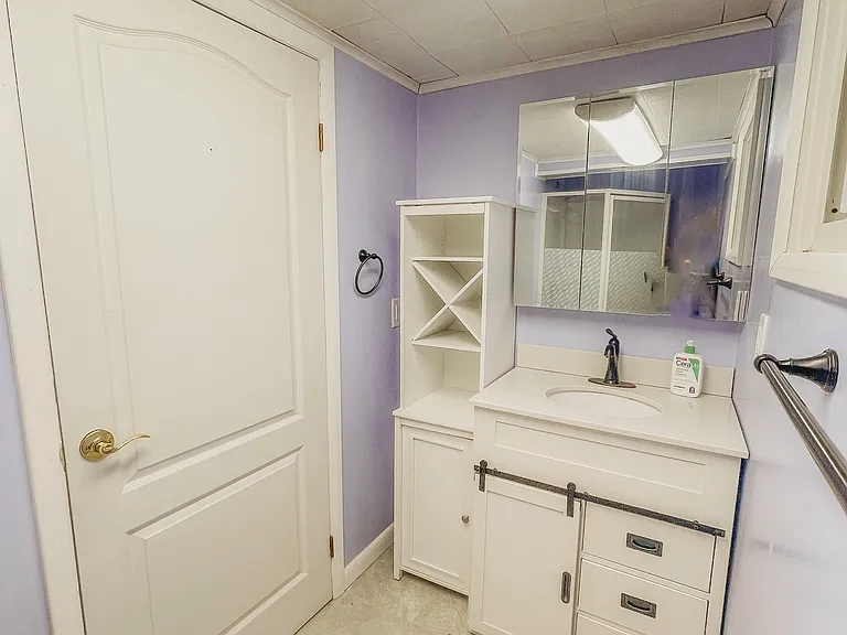 241 E 9th St #1 — Photo 8