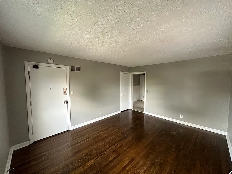 2909 Euclid Ave #2 — Photo 7